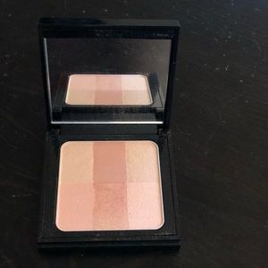 Bobbi Brown Brightening Brick in Pink